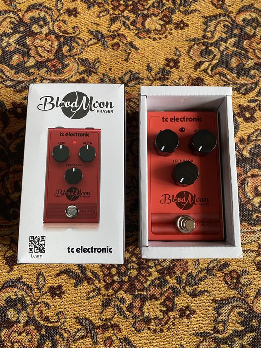 Jak nowy efekt gitarowy TC Electronic BloodMoon Phaser
