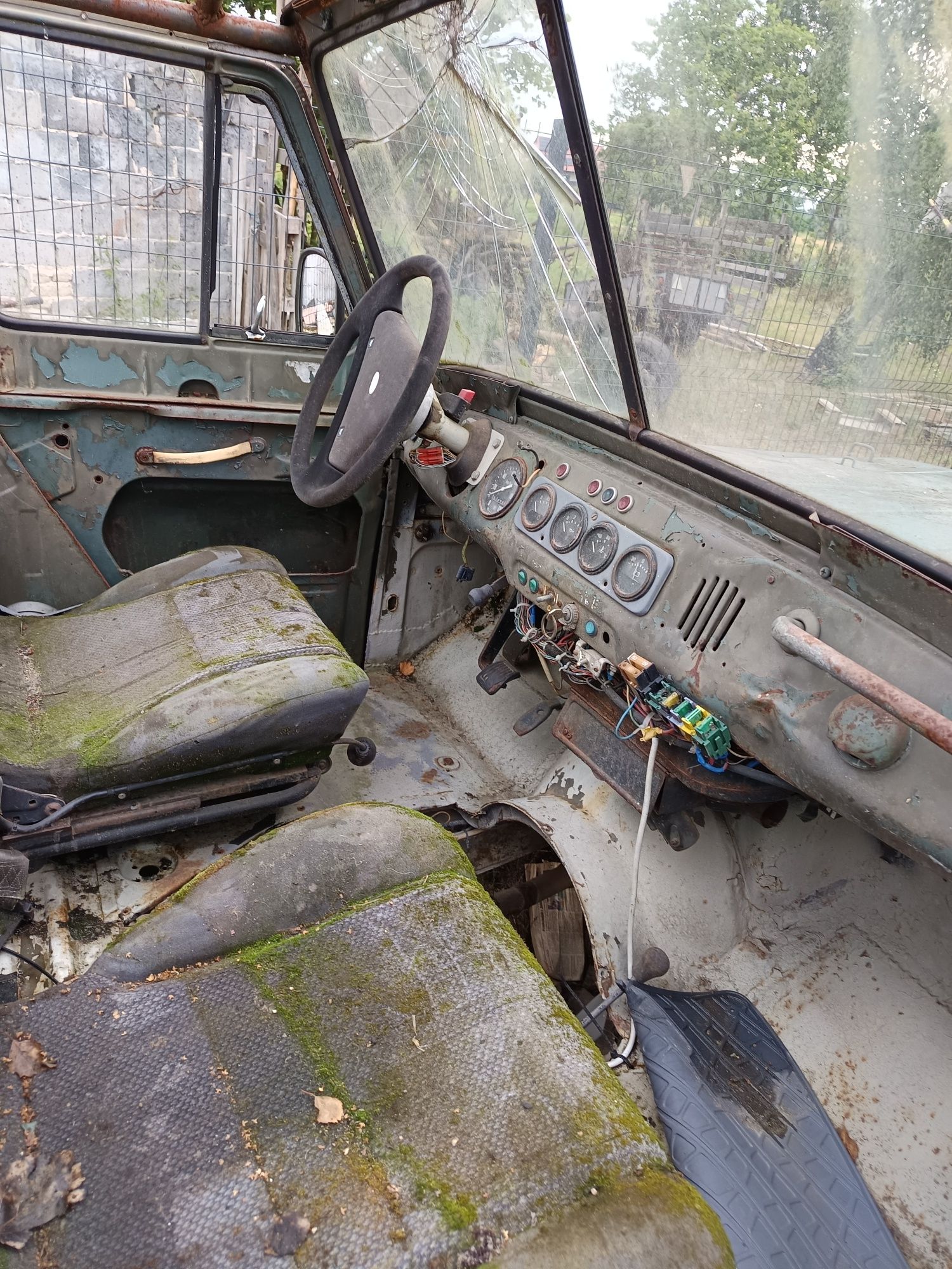 Sprzedam UAZ nie dokończony projekt