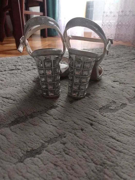Srebrne sandały CCC