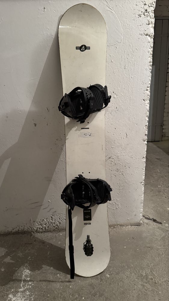 Deska Snowboard Avalanche 156 x 28 z wiązaniami