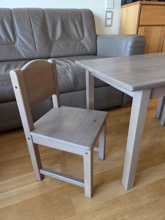 Zestaw stolik i 2 krzesla Sundvik IKEA