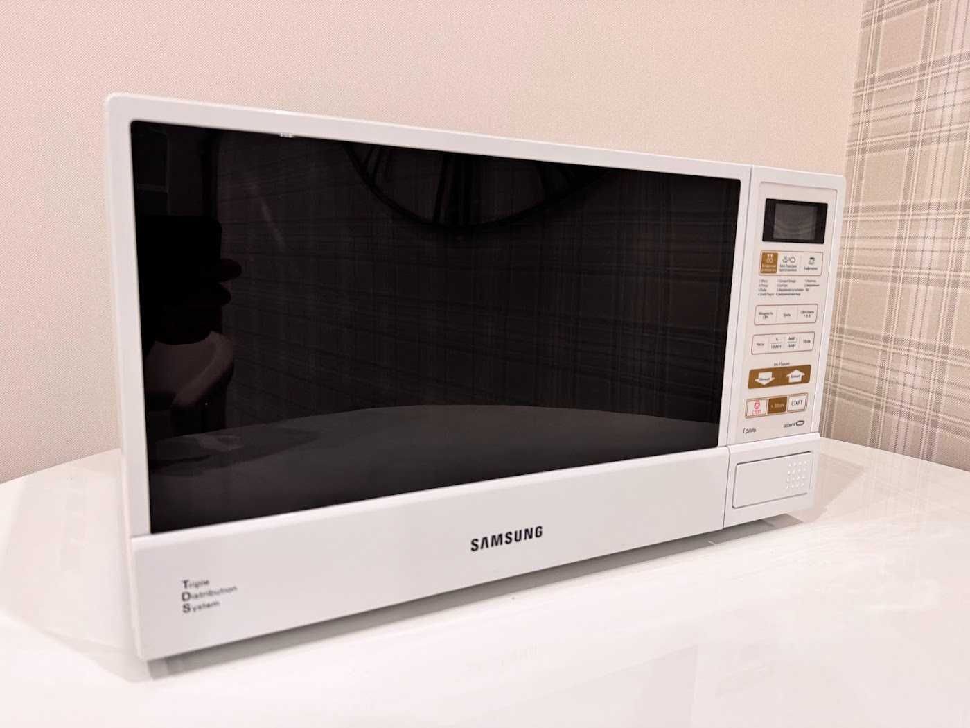 Мікрохвильова піч SAMSUNG GE83DTR