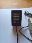 Ładowarka z wtykiem XLR 3 pinowa Polytrona do użytku ogólnego.