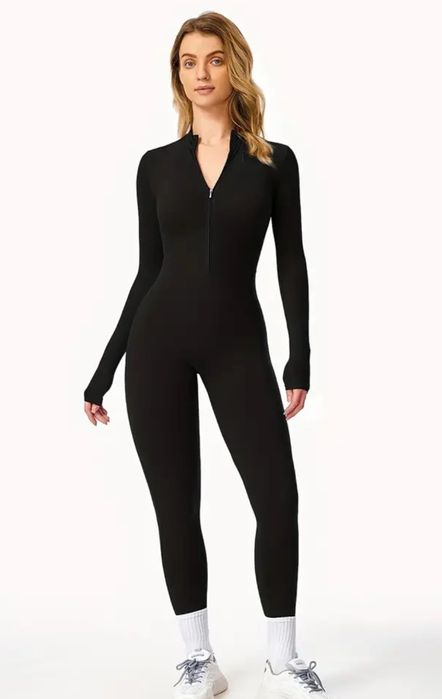 чорний комбінезон