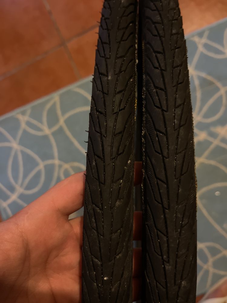 Dois pneus como novos continental contact safetysystem 28  32