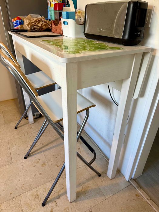 Mesa extensível + 2 cadeiras