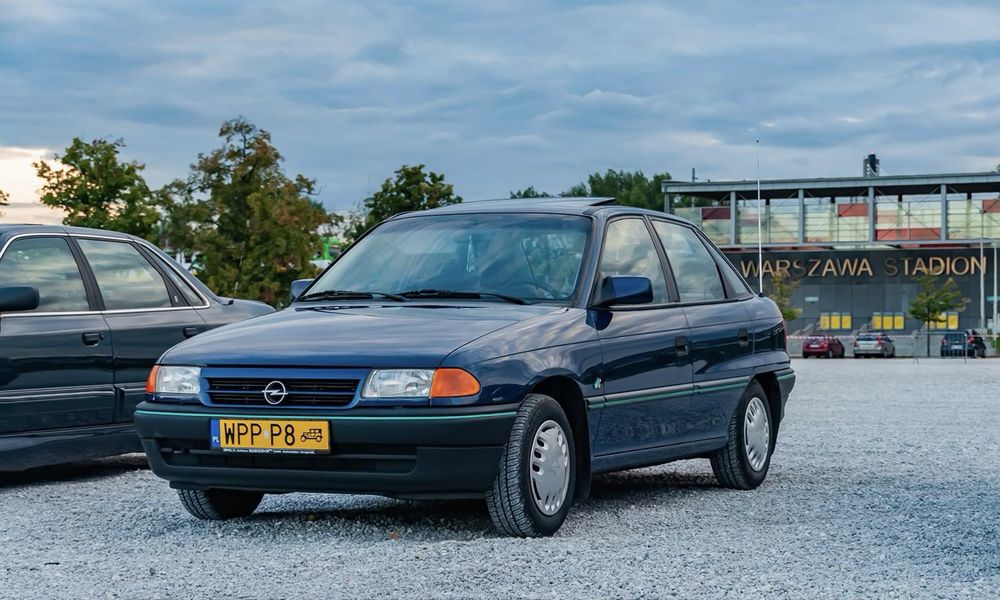 Opel Astra F sedan  1.4 8v stan idealny, żólte tablice ZABYTEK