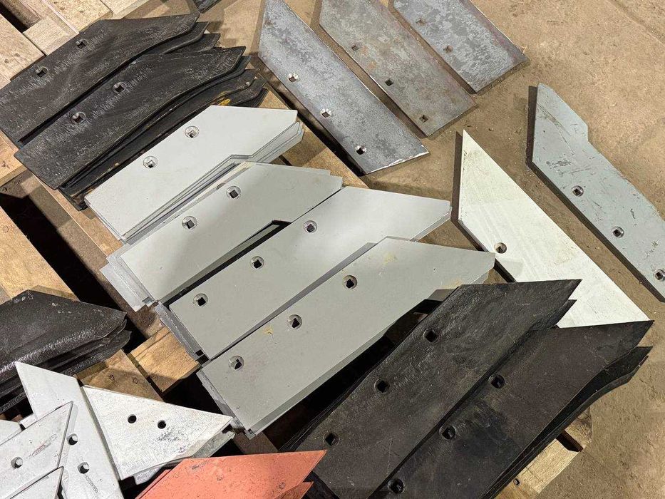 леміш,лемех,відвал,отвал плуга Польща 25,30 БОР ОРИГІНАЛ запчастини!