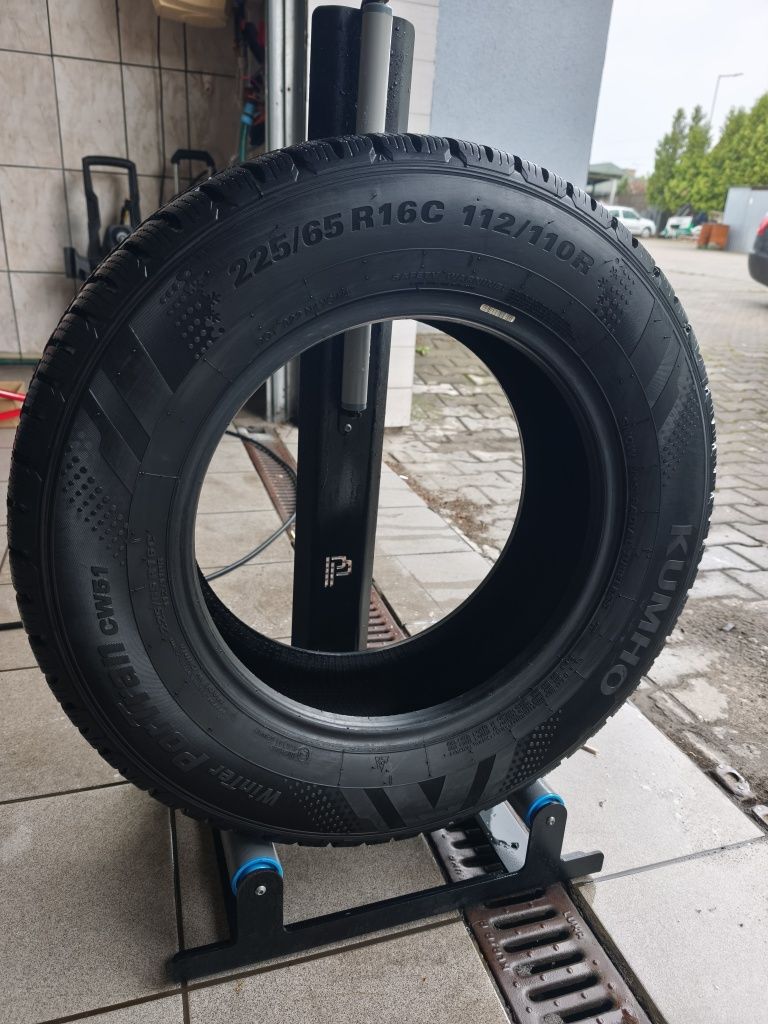 225/65/R16C opony zimowe bus jak nowe - kumho