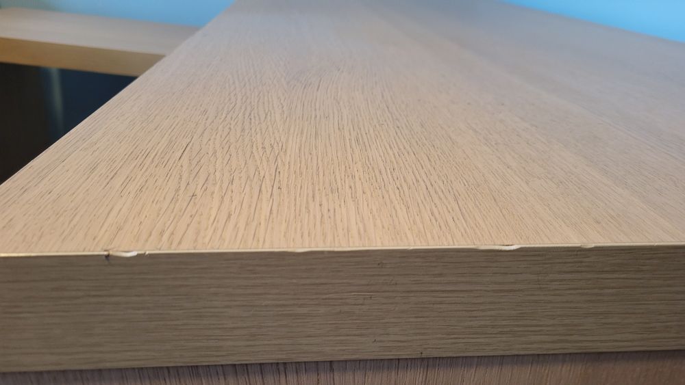 Biurko z wysuwanym panelem