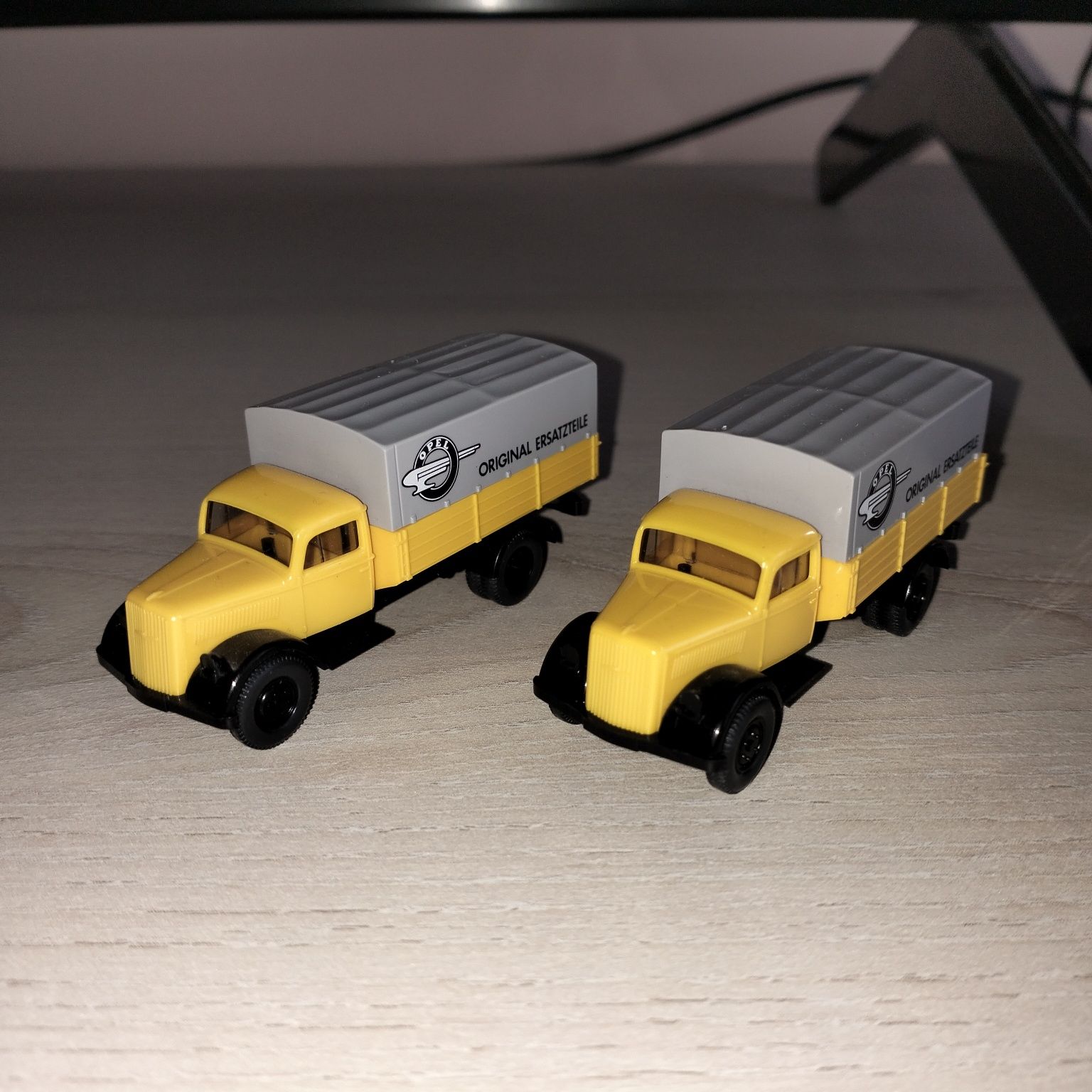 Wywrotki oraz Opel Blitz skala H0 1:87