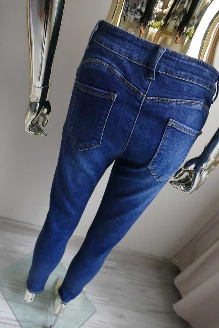 M Sara elastyczne miękkie jeansy z brelokiem push up M-L