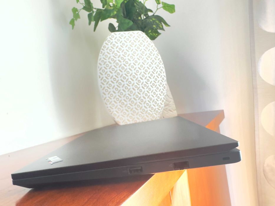 Lenovo ThinkPad E14 Gen5-i7 1355u/24Gb Ram/Ssd 512Gb/Garantia Abr2027