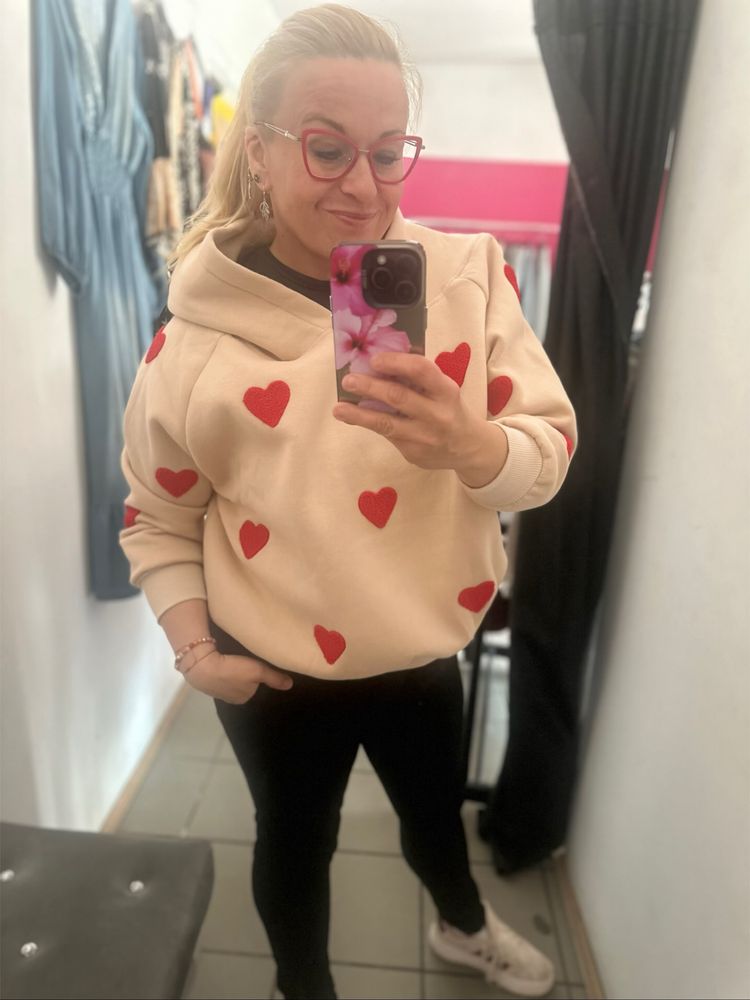 Bluza z kapturem serca