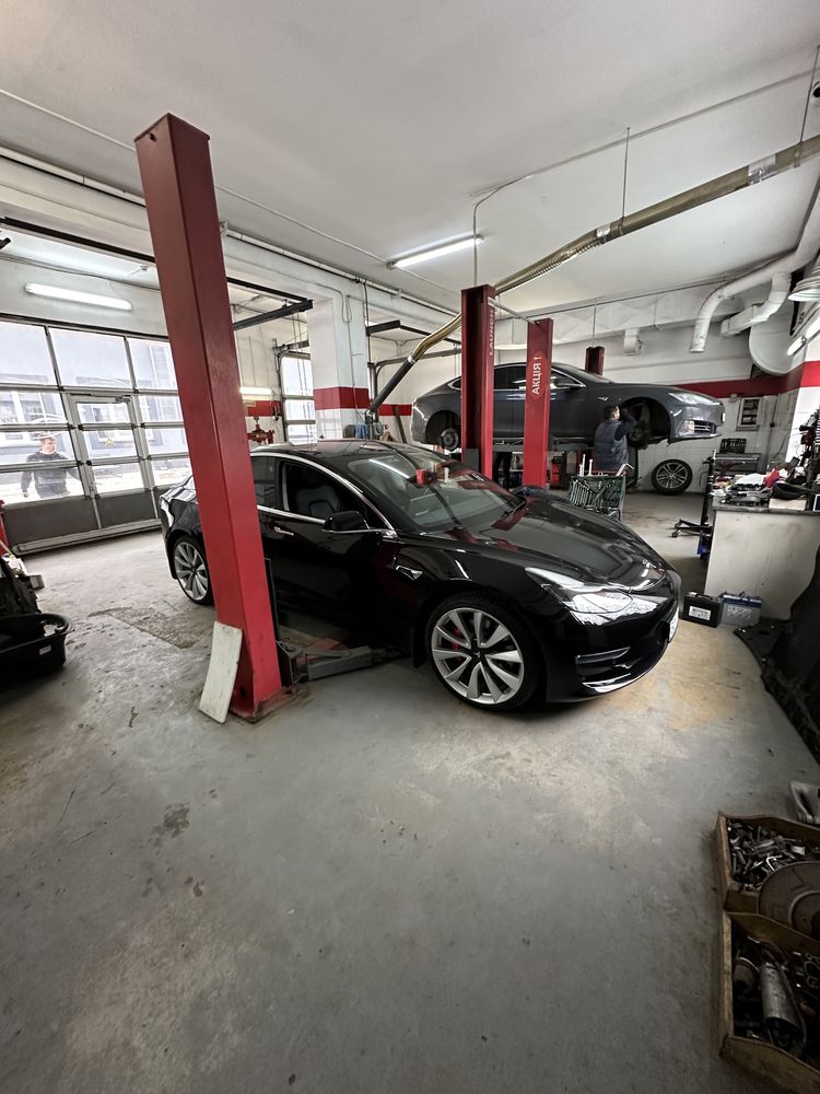 Ремонт та обслуговування теплових насосів Електромобілей Tesla