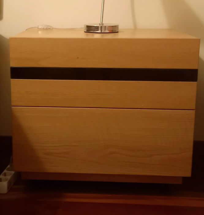 Mesas de Cabeceira em Carvalho / Novas