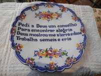 Dois belos objectos decorativos--pratos de Alcobaça pintados à mão