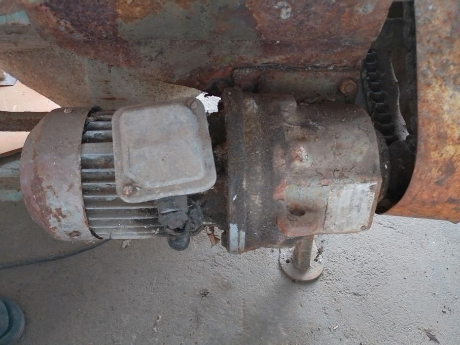 Робочий змішувач з мотором і редуктором