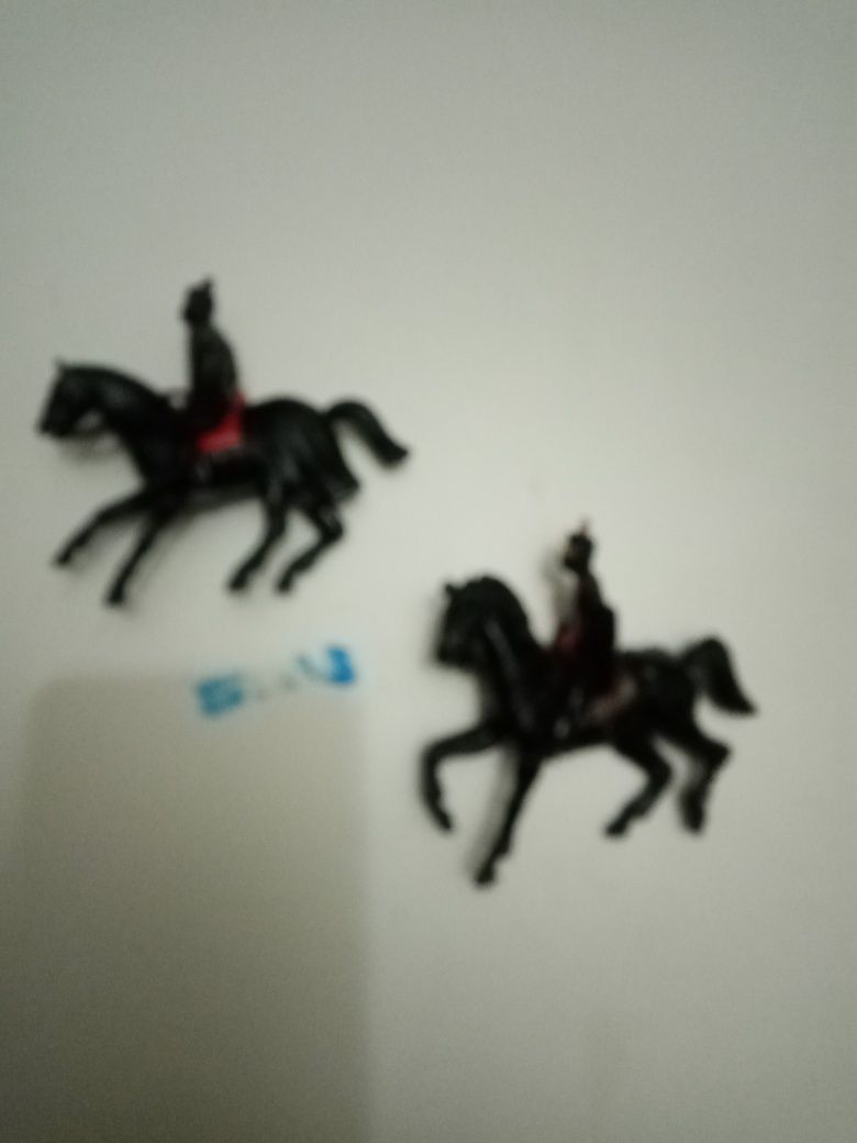 Комплект Фигурки рицаря на лошади (2+2)Резина.