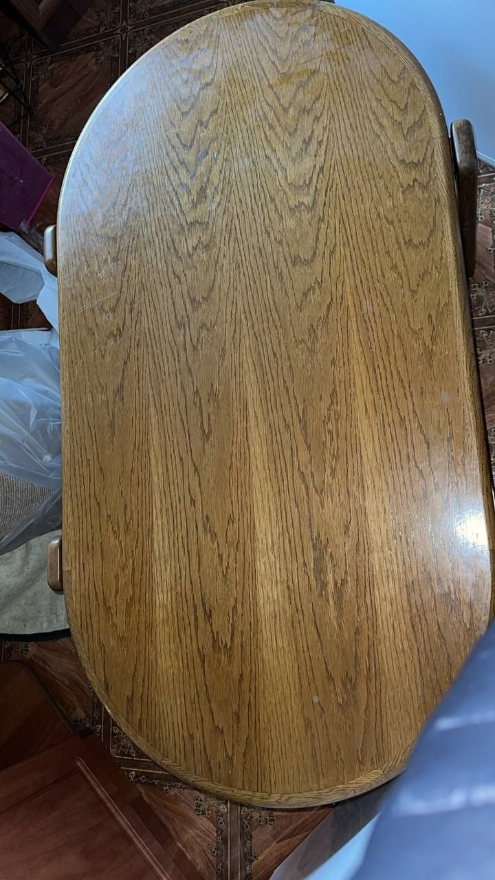 Небольшой стол с настоящего дерева
