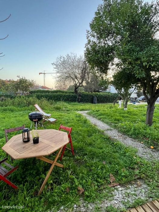 Quarto - localizado em Carcavelos Lisbon