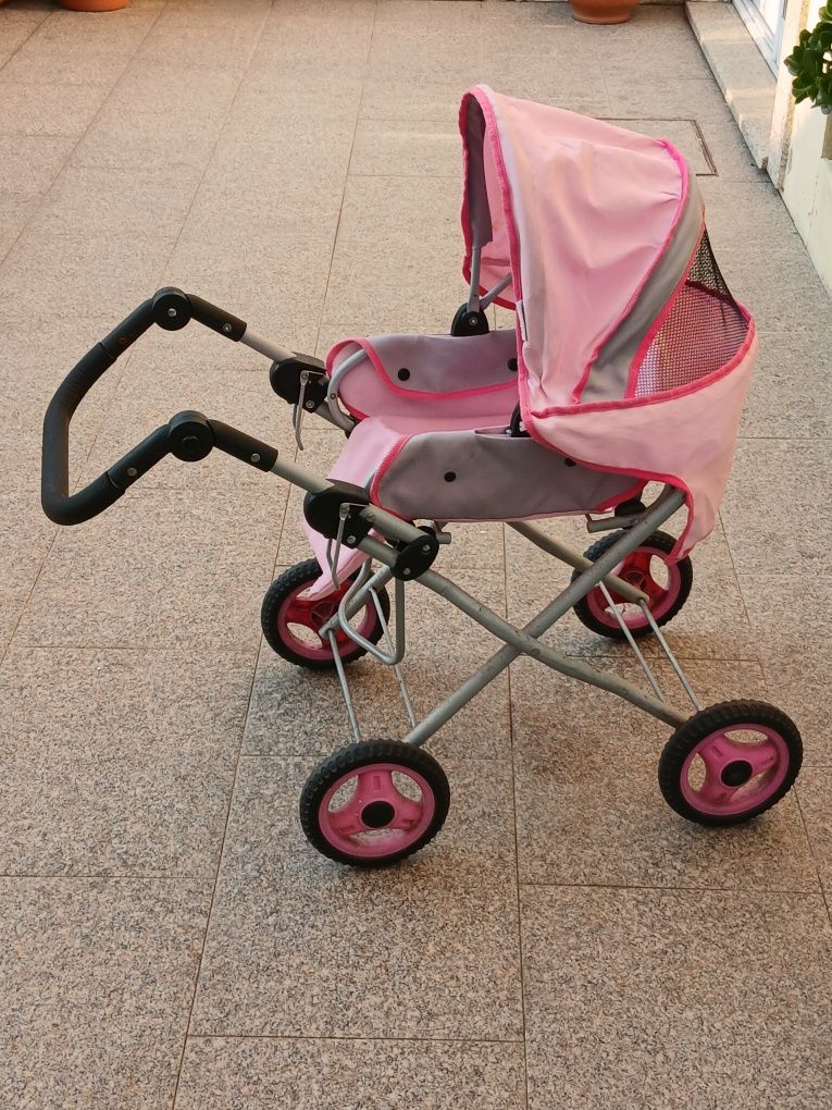Vendo CARRINHO de bebé GRANDE de brincar e a funcionar bem.