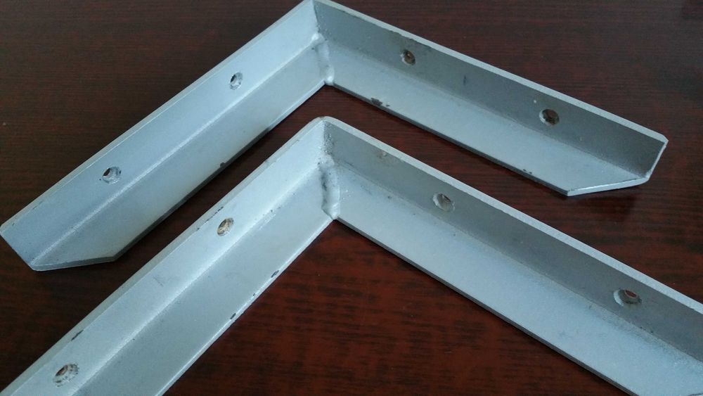 Уголки для полок