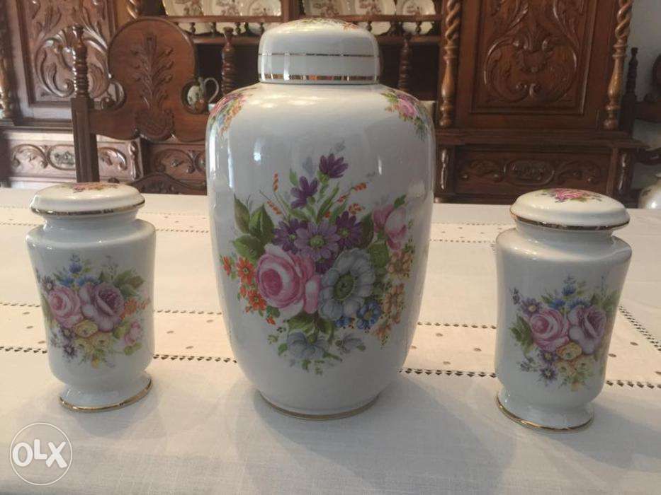 Conjunto de 3 potes em Porcelana pintados à mão (Marca Encarnação)