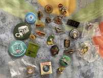 Pins crachás de coleção variados