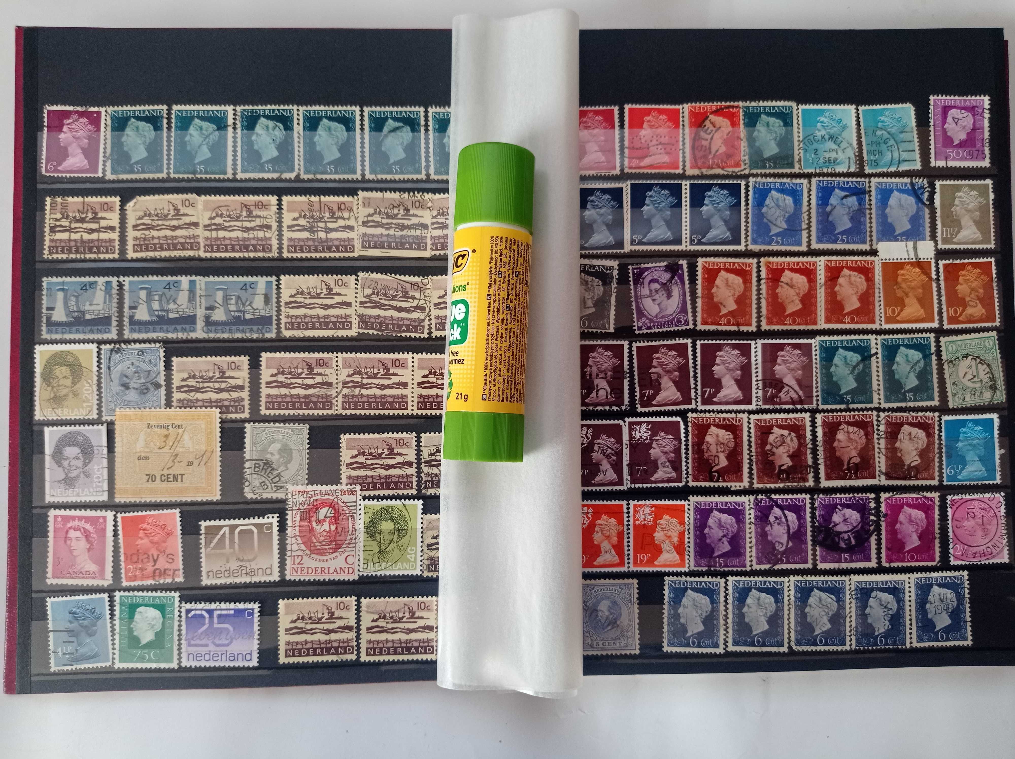 Klaser + znaczki pocztowe - Holandia - Nederland - 690 sztuk.