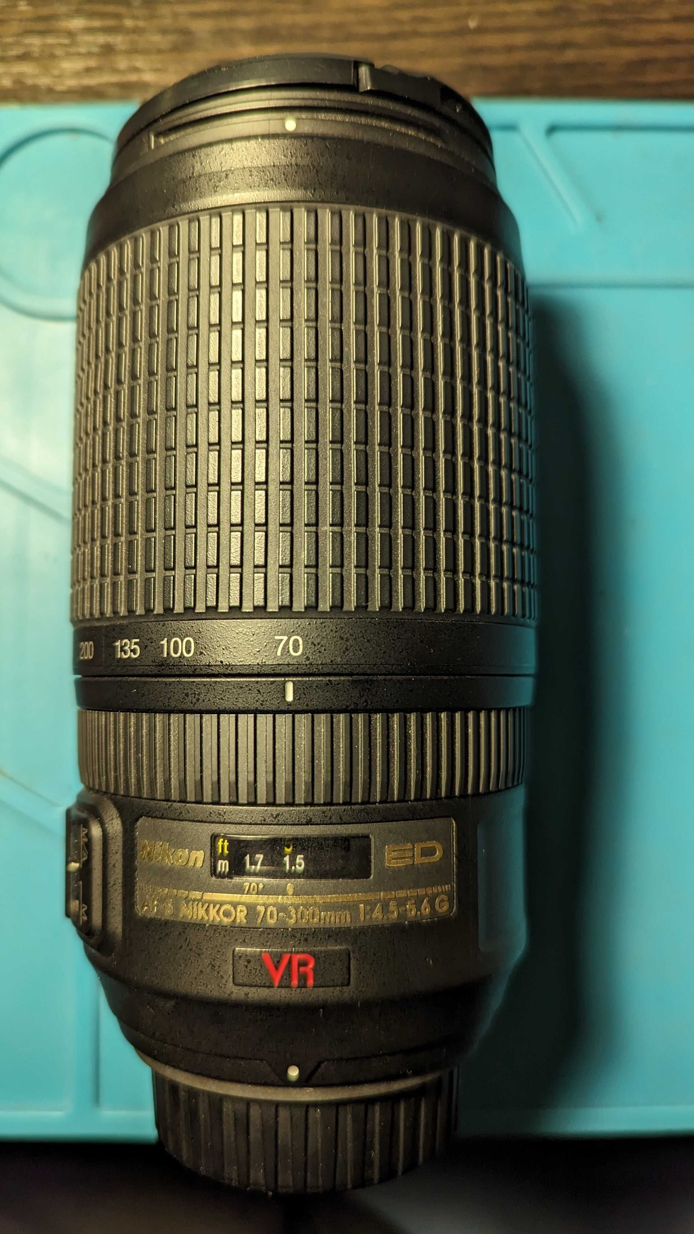 Nikon AF-S VR Zoom-NIKKOR 70-300mm f/4.5-5.6G IF-ED