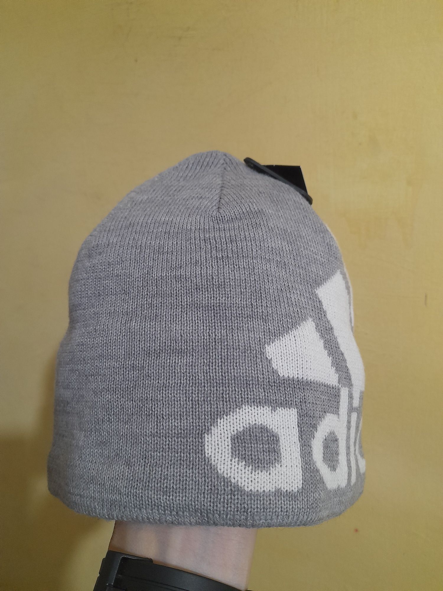Оригінальна в'язана шапка з великим лого Adidas