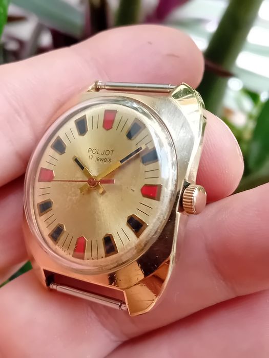 Часы Полет "Погон" 17 камней в позолоченные корпусе Аи10 СССР