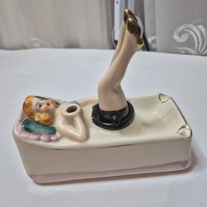 Unikatowa popielniczka Harlekin Geschenke porcelanowa lata 40. T26