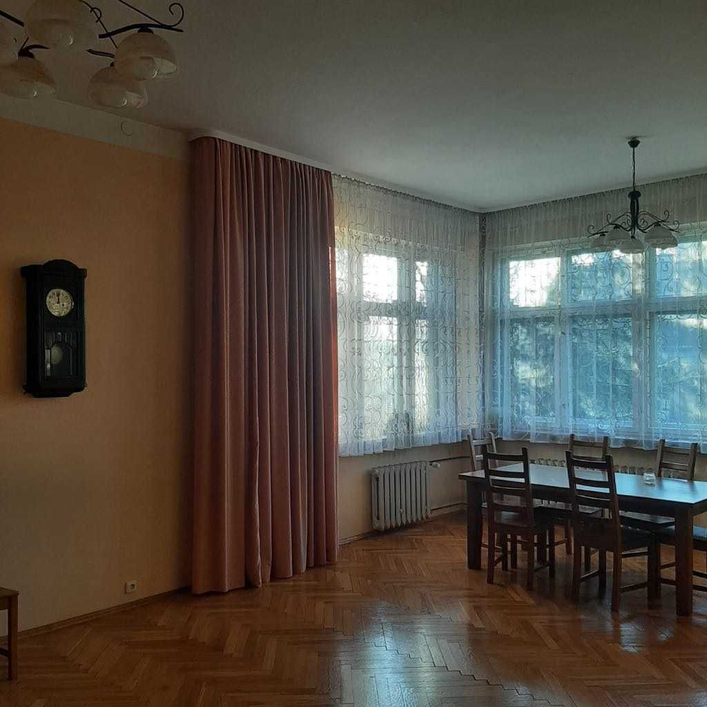Sprzedam duże mieszkanie w budynku willowym