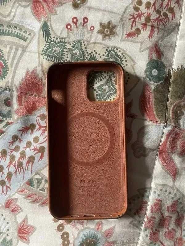 Capa Castanha iPhone 12 / 12 Pro