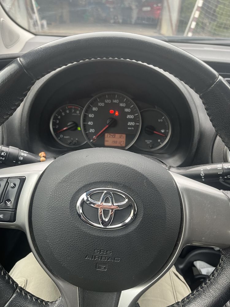 Toyota Yaris 2013r. 1.0