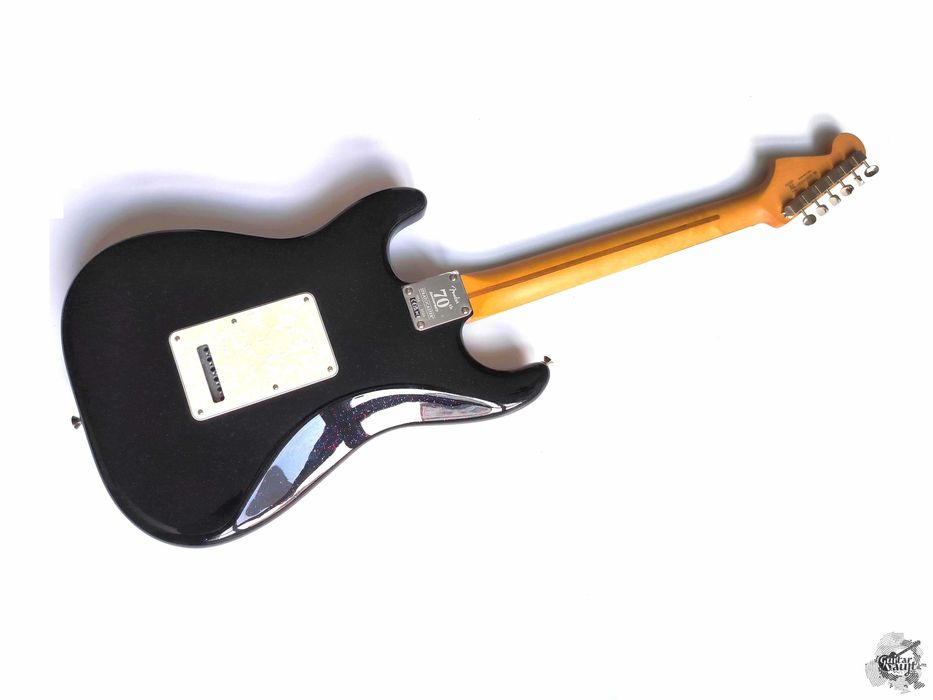 Новий Fender® 70th Anniversary Player Stratocaster '2024 Nebula Noir