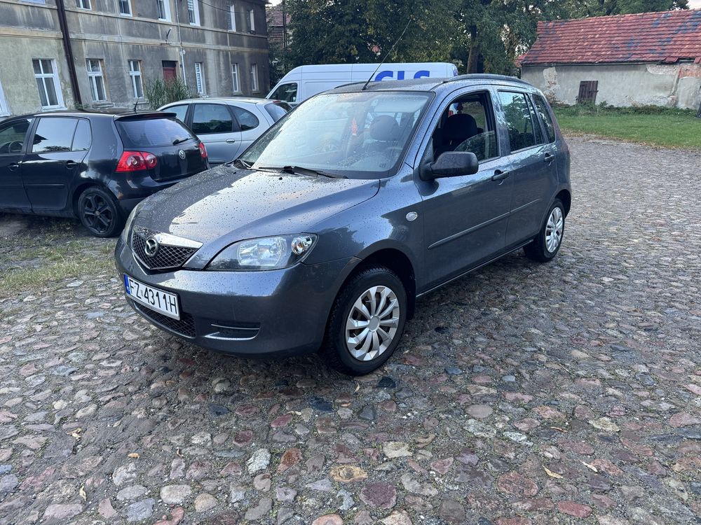 2004r mazda 2