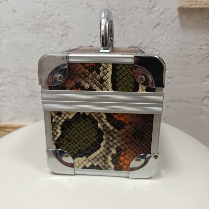 Шкатулка для украшений.