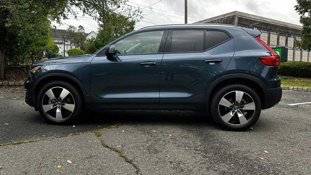 Volvo XC40      2021
