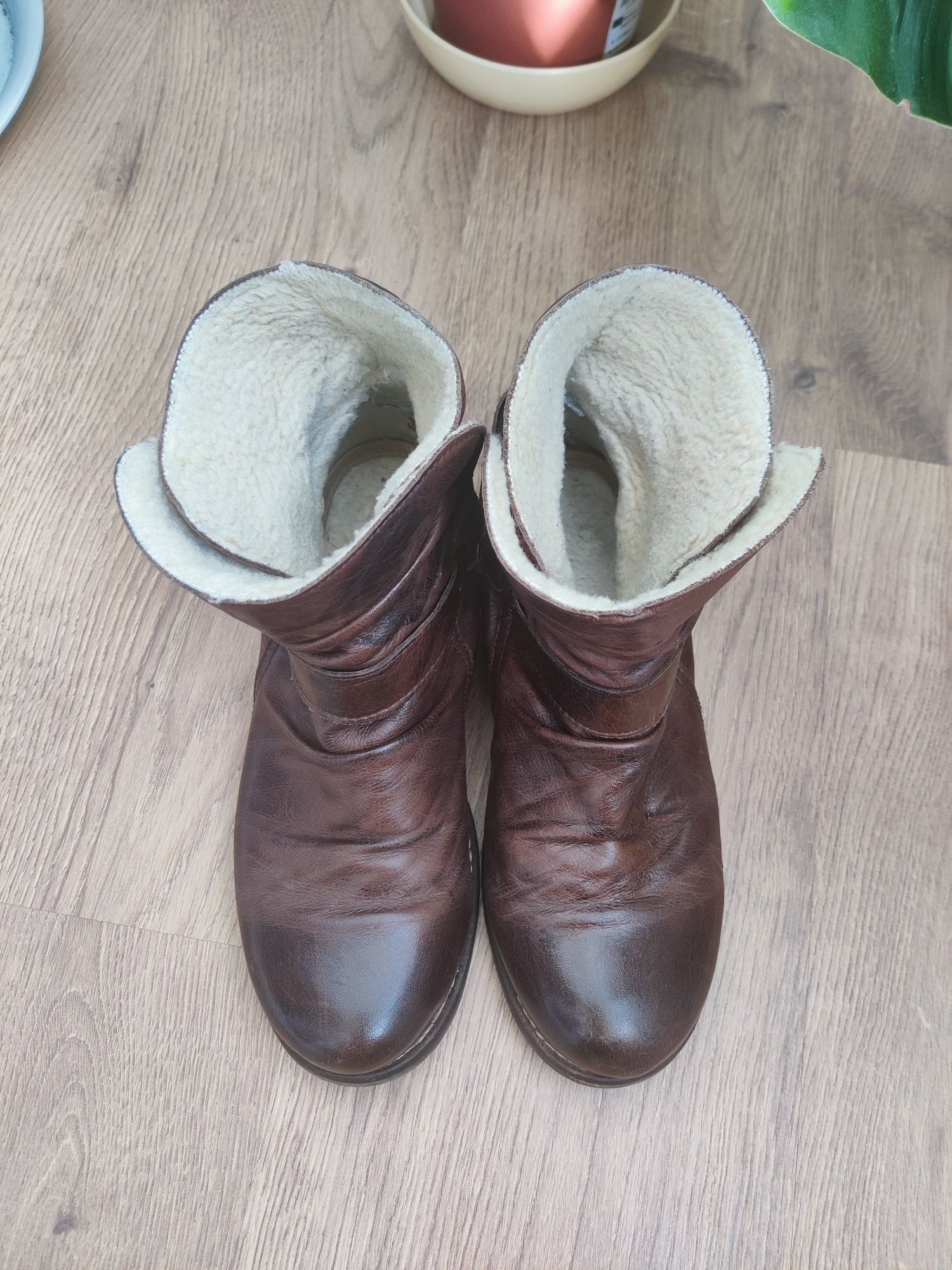 Botas em pele quentes / Buffalo 38