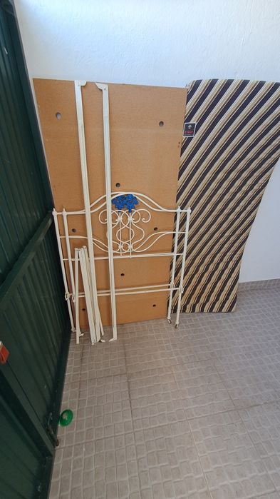 Cama antiga de ferro