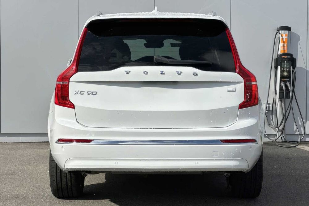 Volvo XC90 Recharge T8 Ultimate Bright Theme 6-Passenger      2023