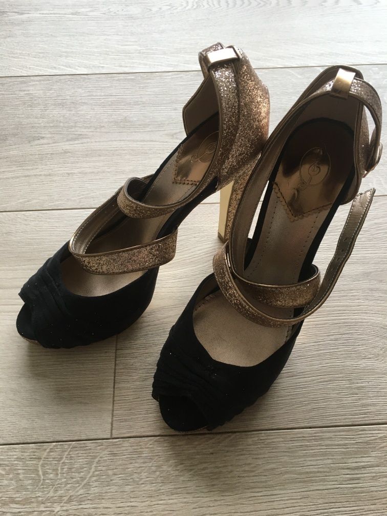 Buty 39 szpilki  stradivarius