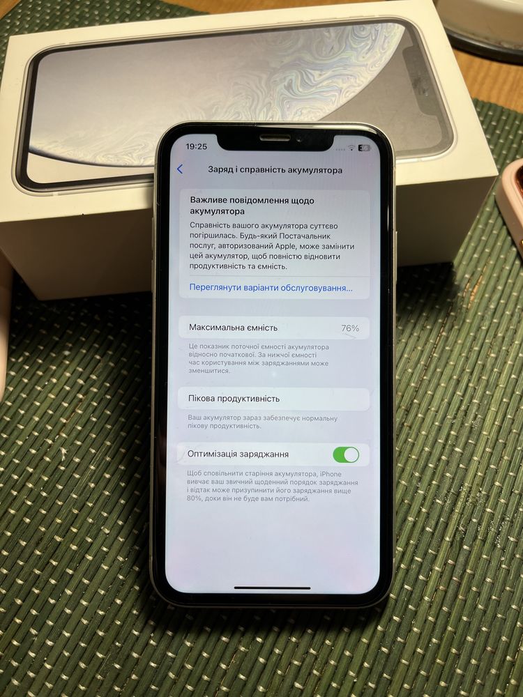 Продам iPhone XR