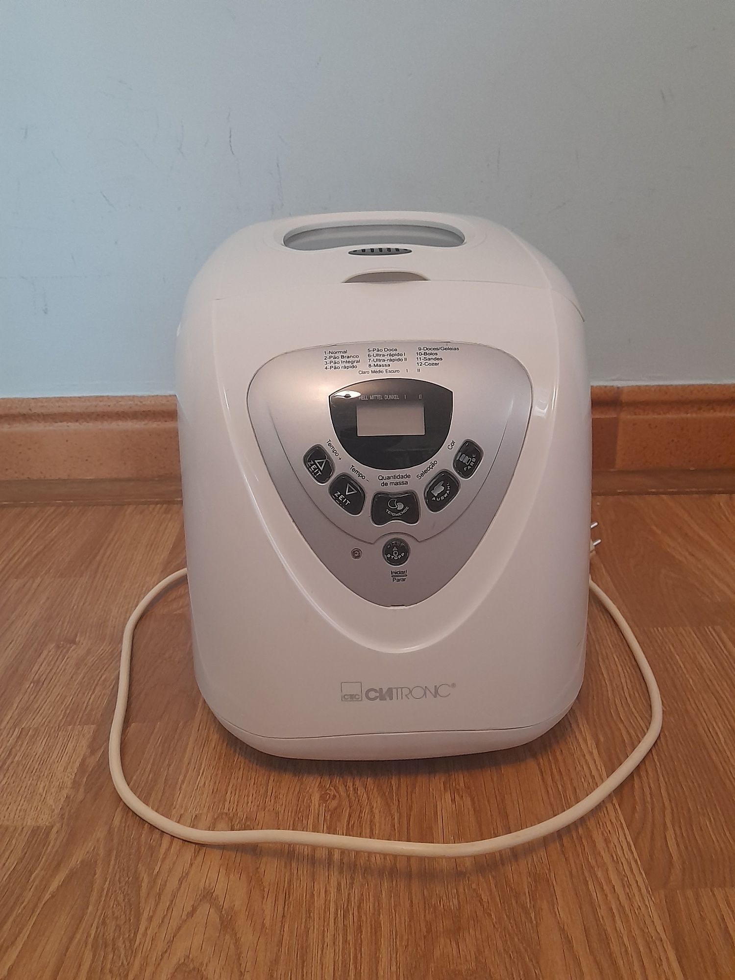Máquina de fazer pão Clatronic