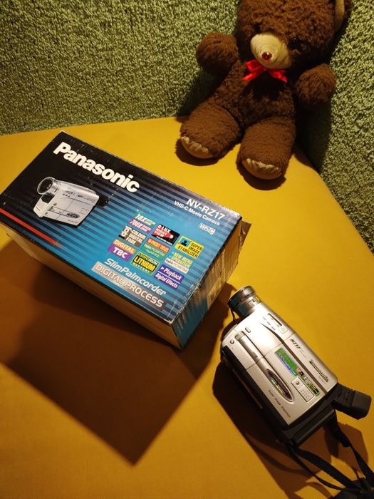 Кинокамера Панасоник, произведена в Японии.