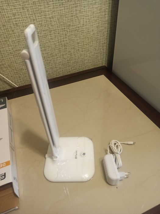 Світлодіодна настільна лампа