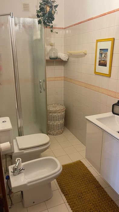 Quarto no meco aluga-se